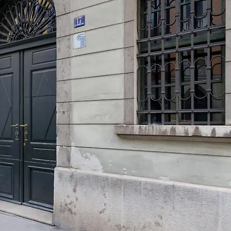 Casa Strehler, Tra Teatro E Appartamento