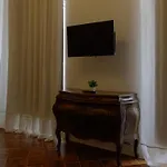 Daire Casa Strehler, Tra Teatro E