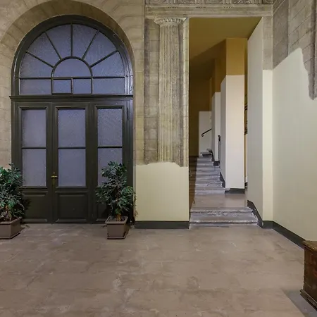 Daire Casa Strehler, Tra Teatro E *