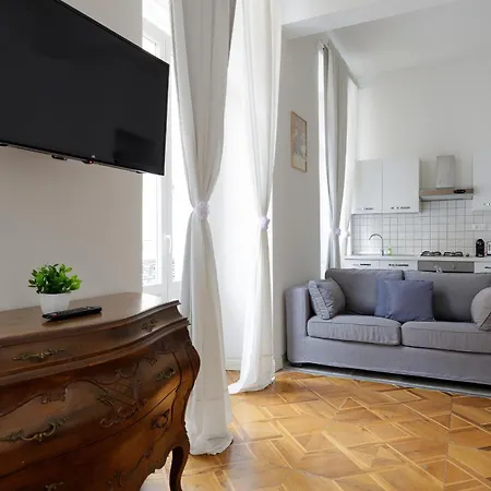 Casa Strehler, Tra Teatro E Daire
