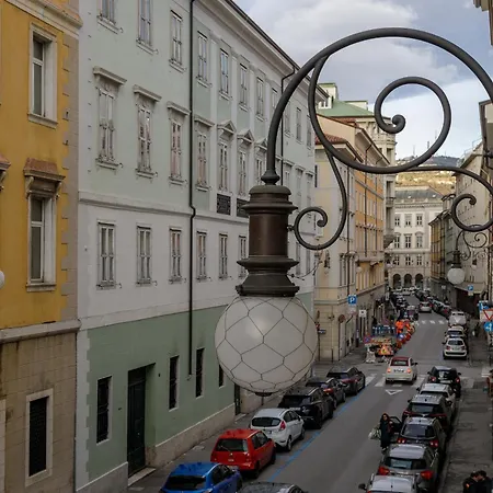 Casa Strehler, Tra Teatro E * Triest